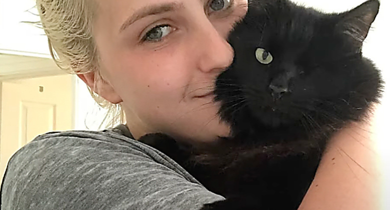 One-Eyed Cat Mikey Changes Grieving Family's Life and Wins Award